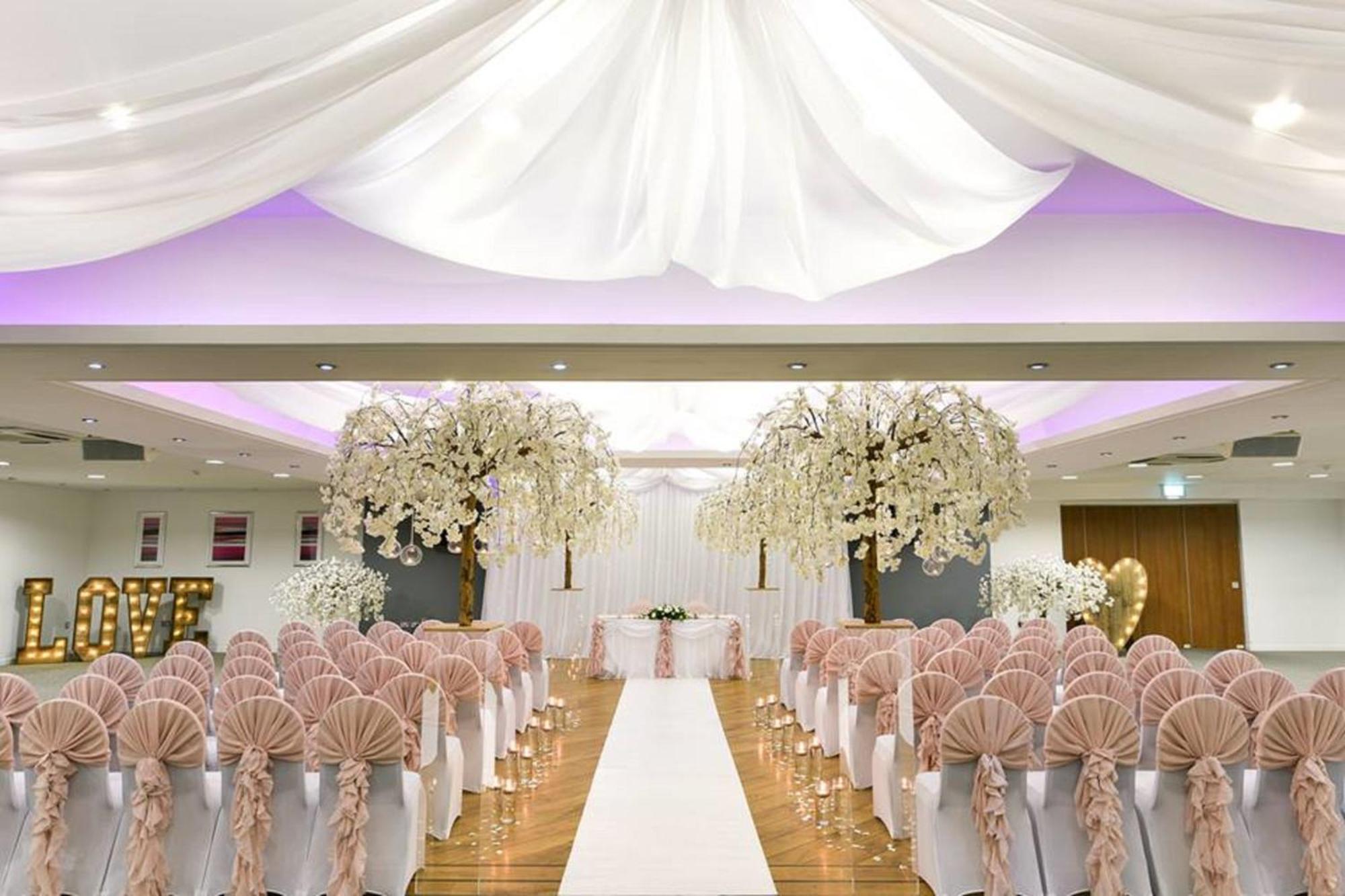Holiday Inn - Manchester - Oldham By Ihg المظهر الخارجي الصورة