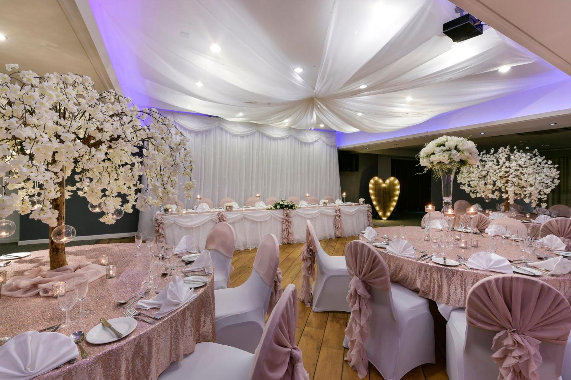 Holiday Inn - Manchester - Oldham By Ihg المظهر الخارجي الصورة